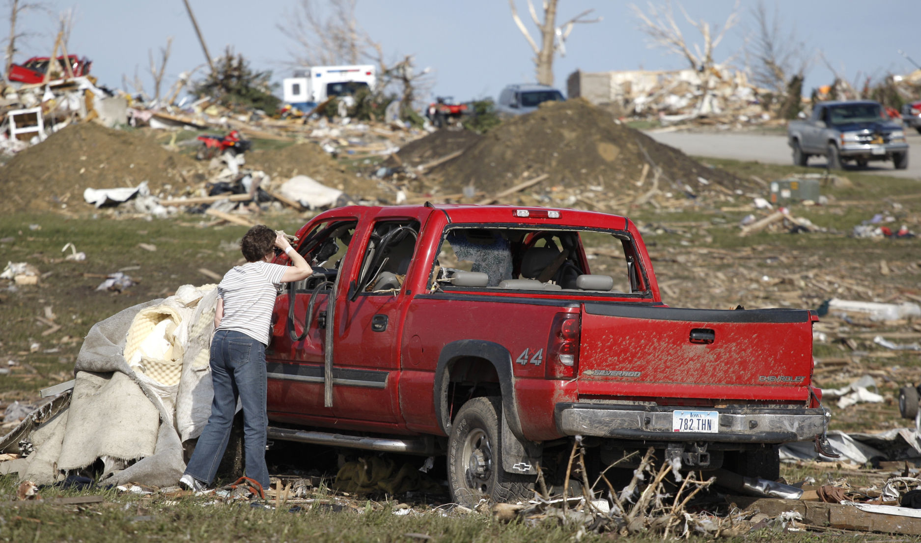 052608mp-parkersburg-torn-14